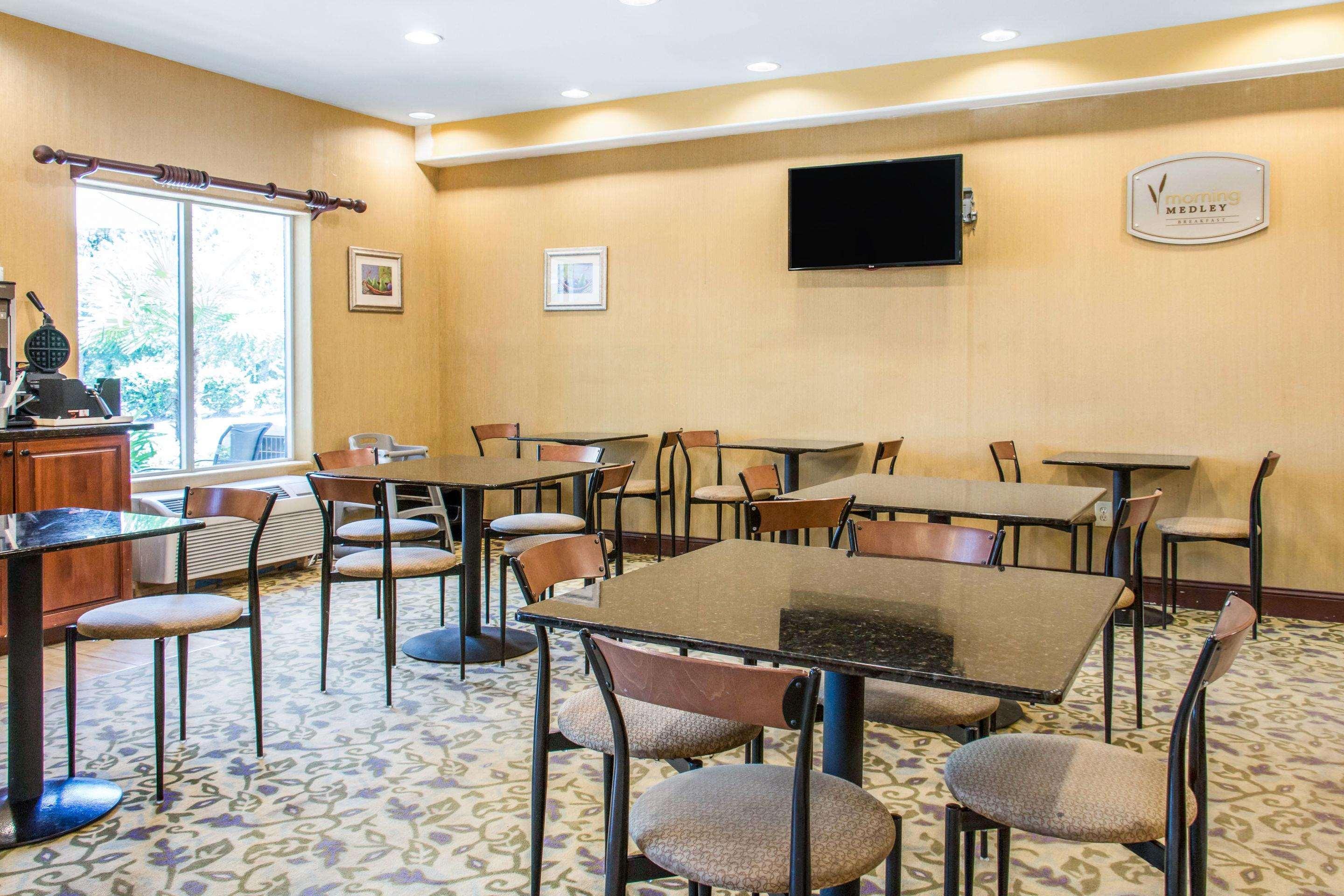 Sleep Inn & Suites Пулер Екстер'єр фото